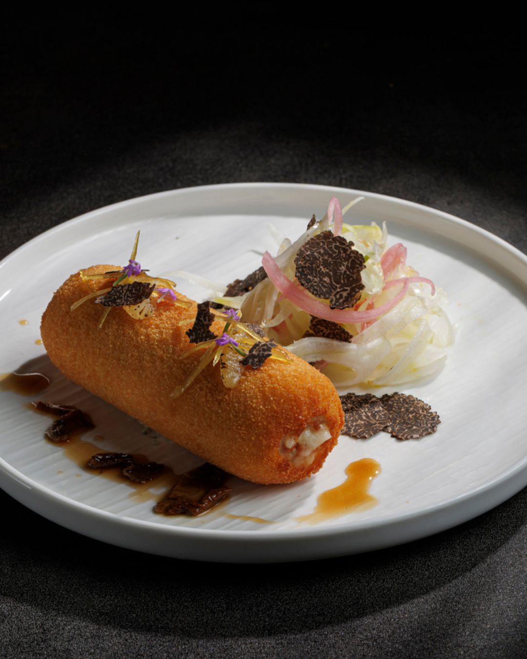 【當黑松露遇上芝士 🍄🟫 Black Truffle X Cheese】
🧀 嚐味5道結合法國佩里戈爾黑松露及芝士的創意菜式,以嶄新方式探索食材的無限可能。晚市套餐供應至2月底。
🍴 Indulge in a 5-course menu of creative delicacies marrying Périgord black truffles with fine cheeses, available at La Table French Brasserie until the end of February.
預訂 | Book Now
☎: 2313 4222
🖥️: 請到主頁面點擊連結 Link in Bio
#NewWorldHotels #MyMillennium #NewWorldHotelsrldMillenniumHongKongHotel #千禧新世界香港酒店 #LaTable