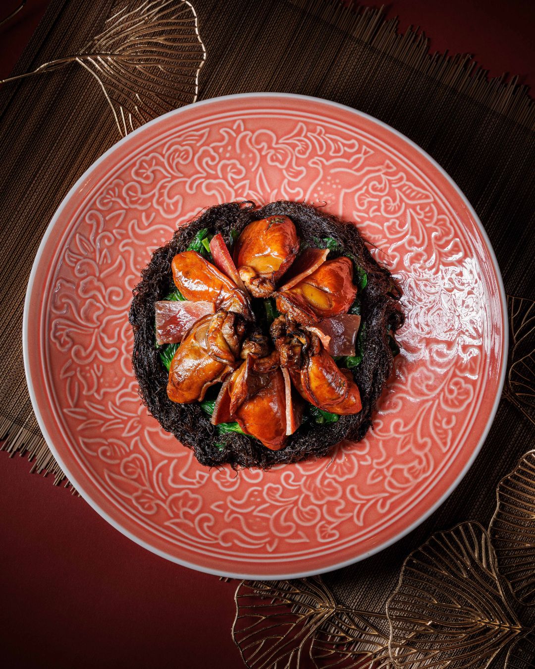 🍊 農曆新年將至,桃里中菜廳正在添上一抹喜慶的紅色。這個佳節,與您的親朋好友歡聚一堂,品嚐一系列匠心設計的賀年意頭菜式及創意點心。節慶菜譜於大年初一起供應。
🧧 Tao Li is adding an auspicious red touch to its menu as Chinese New Year approaches. Celebrate the season with your friends and family, and savour a delicious range of festive delights and dim sum creations available from 17 February.
預訂 | Book Now
☎: 2313 4222
🖥️: 請到主頁面點擊連結 Link in Bio
#NewWorldHotels #MyMillennium #NewWorldMillenniumHongKongHotel #千禧新世界香港酒店 #TaoLi #RisewiththeHorseNewYearNewWorld #NewYearNewWorld #NewWorldHotels #萬馬奔騰新火相傳